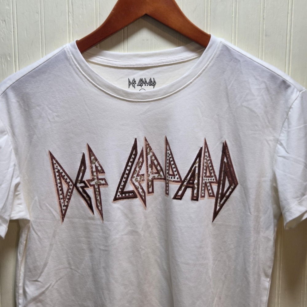 Def Leppard Shirt Mens XS White Logo Graphic Rock Band Tagless Jersey Tee